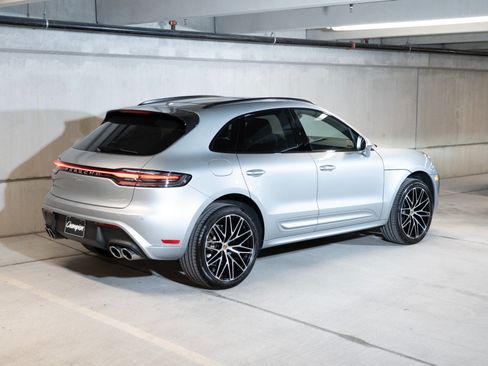 Certified 2026 Porsche Macan AWD/4WD image 9