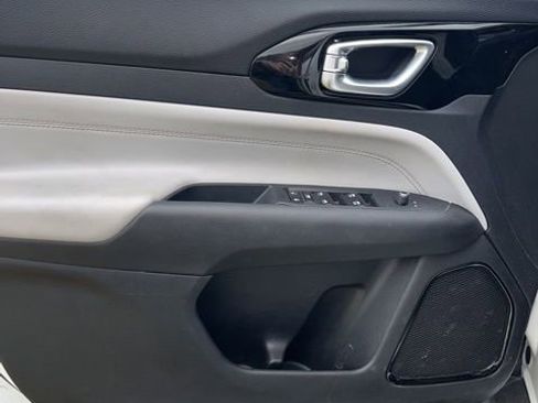 Used 2023 Jeep Compass Limited image 20