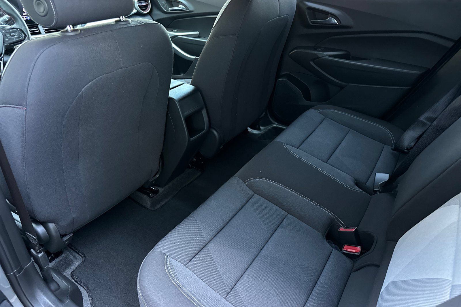 New 2026 Chevrolet Trax RS w/ Sunroof Package FWD image 12