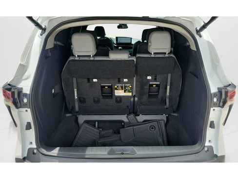 Certified 2026 Toyota Sienna XLE FWD image 9