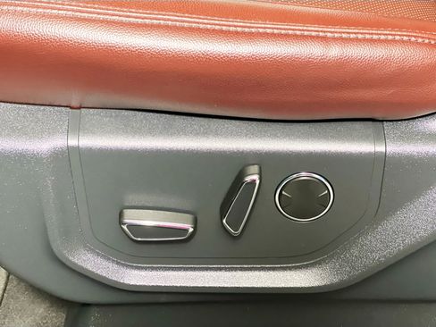 Used 2024 Ford Expedition Limited image 15