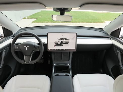 Used 2023 Tesla Model Y Long Range image 29