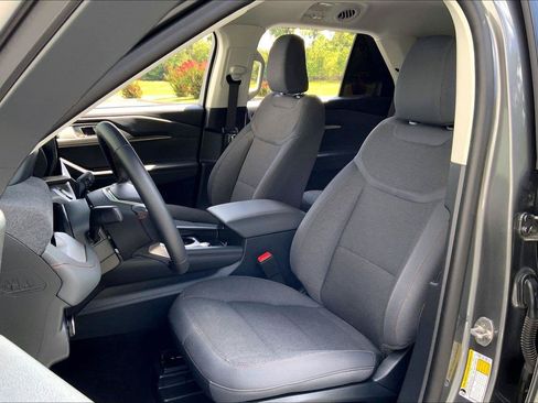 Used 2026 Ford Explorer Active AWD/4WD image 23