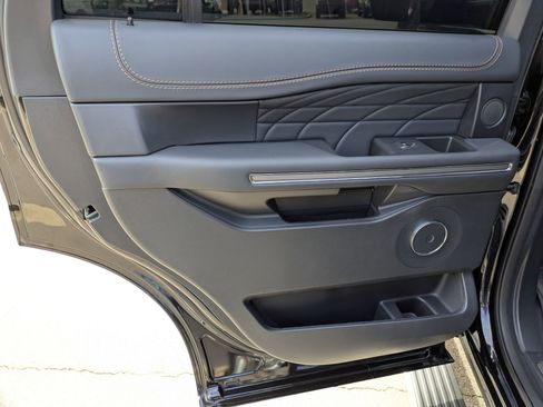 Certified 2024 Ford Expedition Platinum image 31