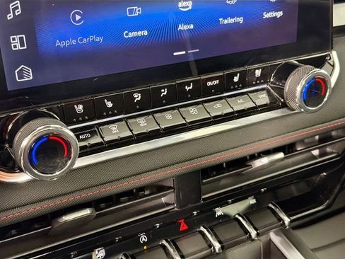 Used 2024 Chevrolet Colorado Z71 w/ Z71 Convenience Package 2 AWD/4WD image 15