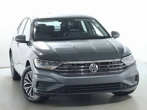 Used 2021 Volkswagen Jetta SE w/ SE Cold Weather Package FWD image 2