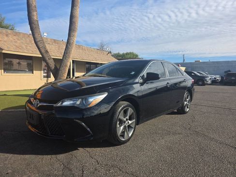 Used 2017 Toyota Camry SE w/ Moonroof Package image 1