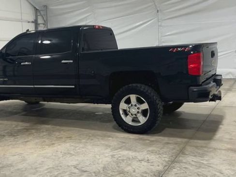 Used 2019 Chevrolet Silverado 2500 LT AWD/4WD image 2