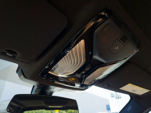 Used 2023 BMW 530e w/ Premium Package image 19