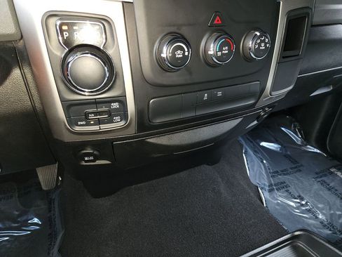 Used 2020 RAM 1500 Classic SLT image 26