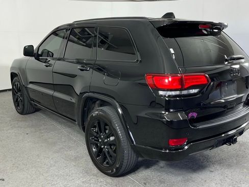 Used 2019 Jeep Grand Cherokee Altitude AWD/4WD image 7