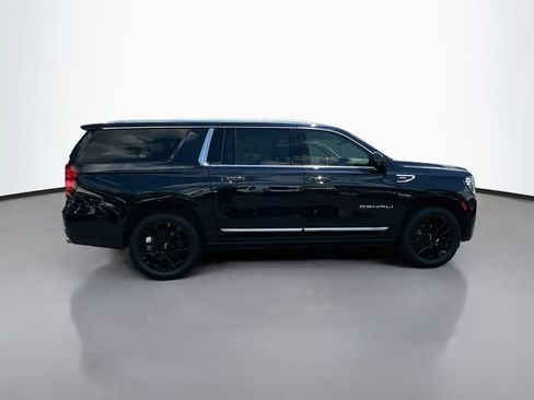 Used 2022 GMC Yukon XL Denali w/ Advanced Technology Package AWD/4WD image 8