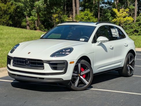 Certified 2025 Porsche Macan S AWD/4WD image 1
