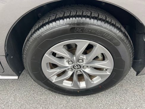 Used 2024 Toyota Sienna XLE image 15