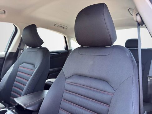 Used 2016 Ford Fusion SE AWD/4WD image 13