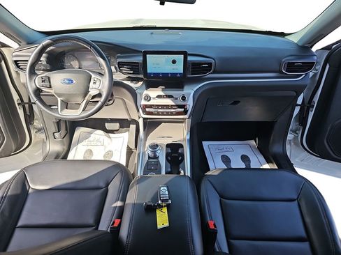 Used 2022 Ford Explorer XLT w/ Equipment Group 202A image 11