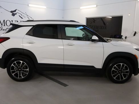 Used 2025 Chevrolet TrailBlazer LT AWD/4WD image 8