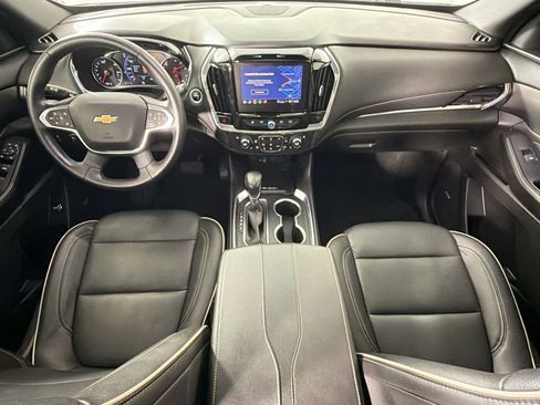 Used 2022 Chevrolet Traverse Premier FWD image 17