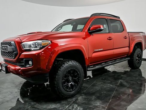 Used 2017 Toyota Tacoma 4x4 Double Cab image 5