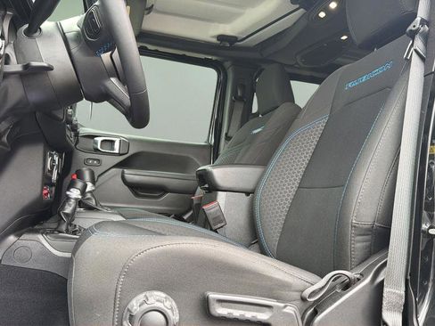 Used 2025 Jeep Wrangler Unlimited Rubicon 4xe w/ Safety Group AWD/4WD image 17