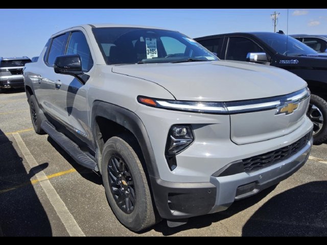 Used 2025 Chevrolet Silverado EV LT AWD/4WD image 2