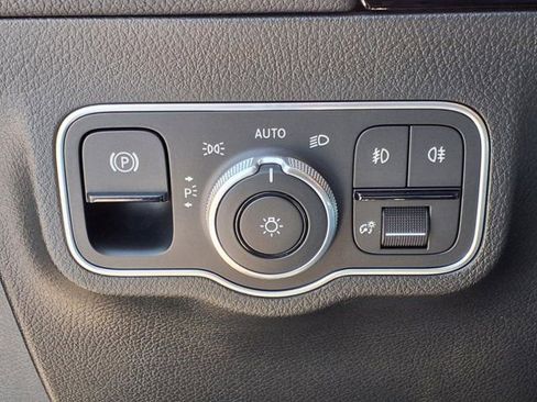 Used 2025 Mercedes-Benz GLA 250 image 11