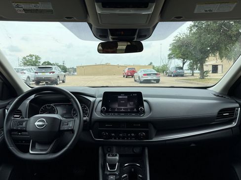 Used 2025 Nissan Rogue SV FWD image 34