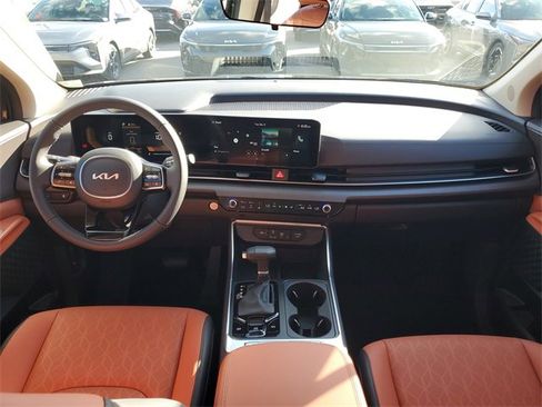 New 2026 Kia Carnival EX image 18