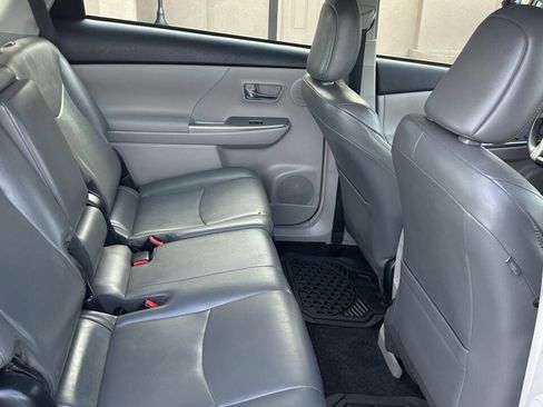 Used 2016 Toyota Prius V Five image 17
