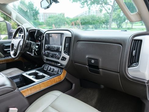 Used 2015 GMC Sierra 2500 SLT w/ Duramax Plus Package AWD/4WD image 41