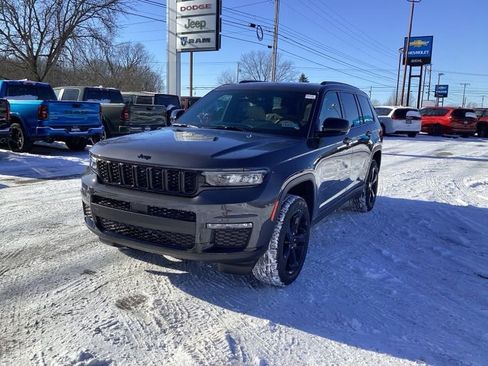 New 2025 Jeep Grand Cherokee L Limited w/ Black Appearance Package AWD/4WD image 3