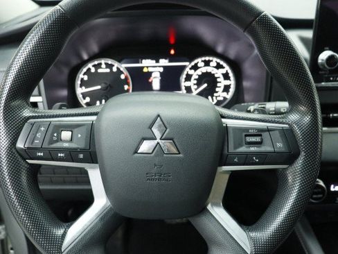 Used 2023 Mitsubishi Outlander ES FWD image 10