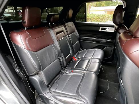 Used 2020 Ford Explorer Platinum w/ Premium Technology Package image 22