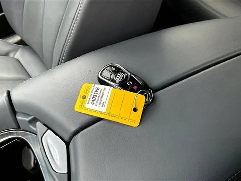 Used 2019 Buick Envision Essence FWD image 33