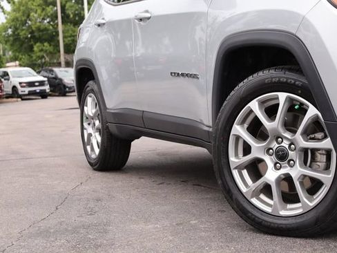 Used 2025 Jeep Compass Limited AWD/4WD image 3