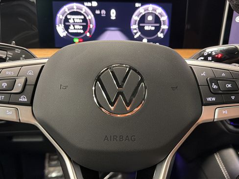 Used 2026 Volkswagen Tiguan SEL R-Line AWD/4WD image 16