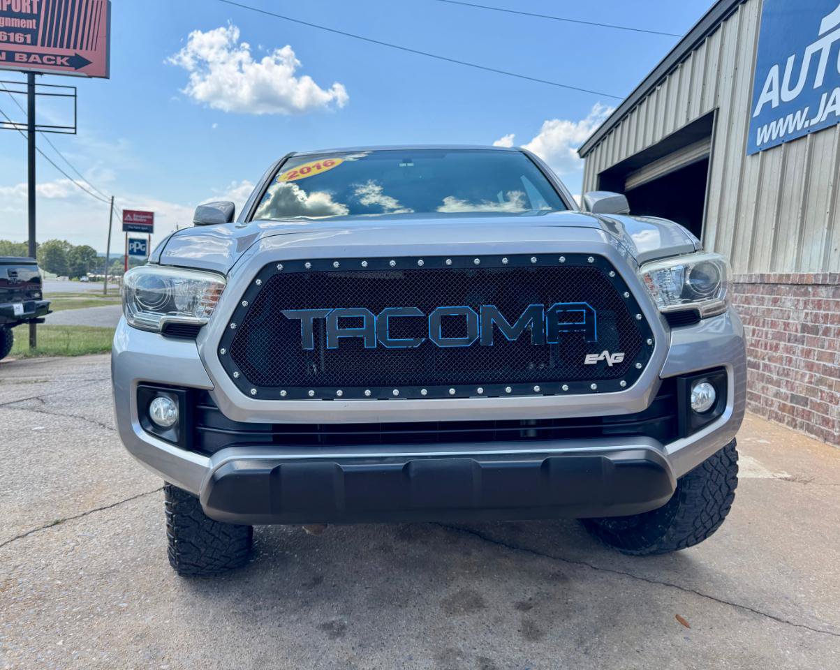 Used 2016 Toyota Tacoma TRD Off-Road w/ Towing Package AWD/4WD image 4