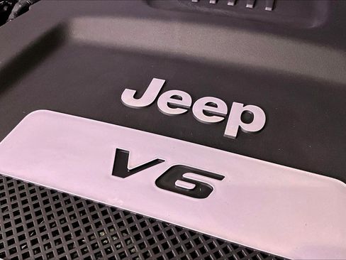 Used 2018 Jeep Wrangler Unlimited Sport w/ Connectivity Group AWD/4WD image 30