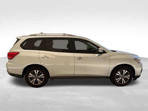 Used 2019 Nissan Pathfinder SL FWD image 9