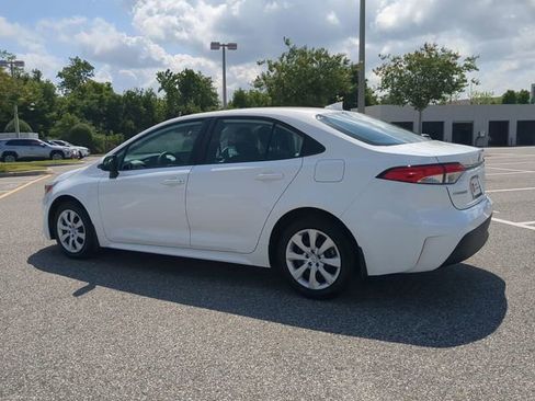 Used 2025 Toyota Corolla LE FWD image 6