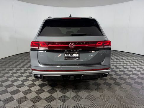 Used 2024 Volkswagen Atlas Peak Edition SE AWD/4WD image 8