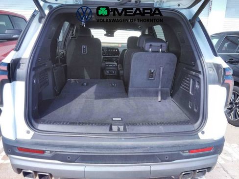 Used 2025 Chevrolet Traverse LT AWD/4WD image 4