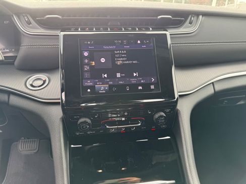 New 2025 Jeep Grand Cherokee Altitude image 18