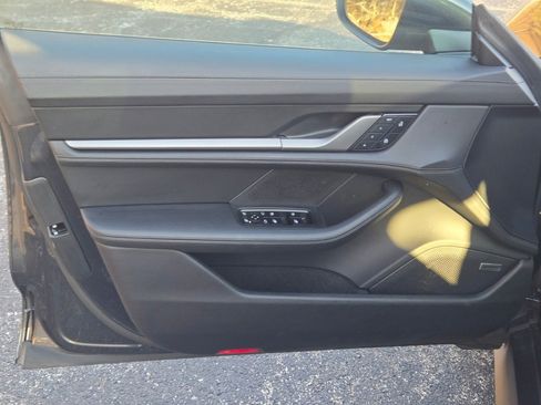 Used 2025 Porsche Taycan image 13