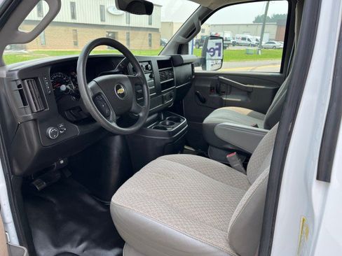 Used 2018 Chevrolet Express 3500 w/ Driver Convenience Package RWD image 19