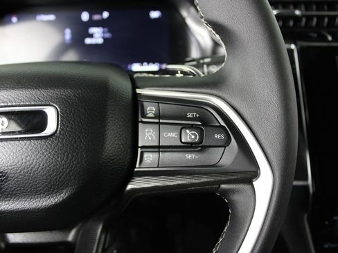 Used 2025 Jeep Grand Cherokee Laredo image 26