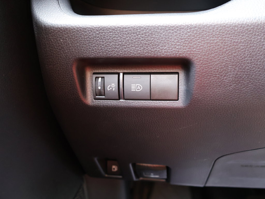 Used 2025 Toyota RAV4 XLE AWD/4WD image 29