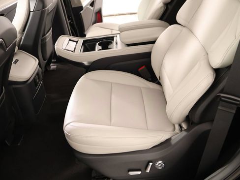 New 2025 Lincoln Navigator Reserve AWD/4WD image 13