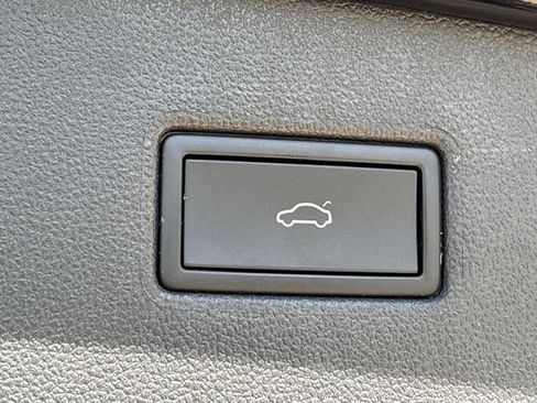 Used 2024 Volkswagen Tiguan Wolfsburg Edition image 27