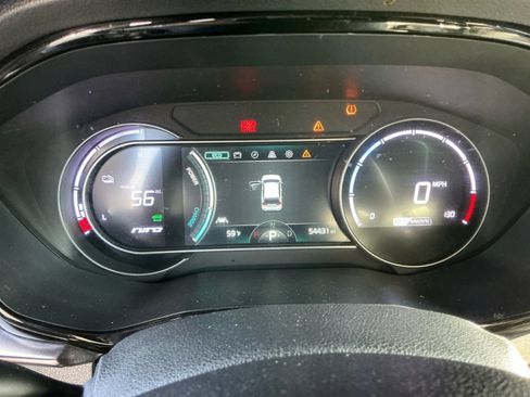 Used 2022 Kia Niro EX FWD image 16